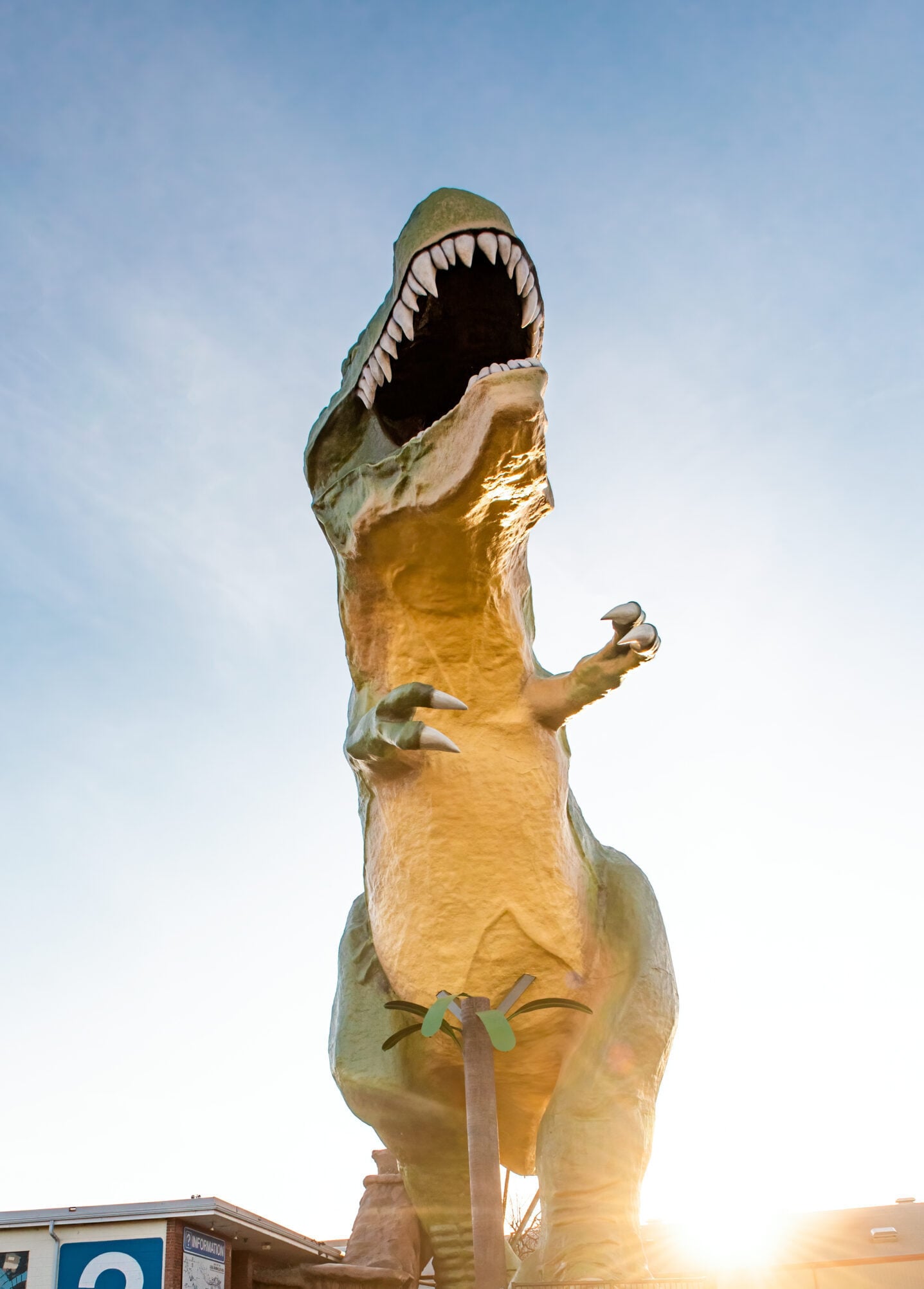 World's Largest Dinosaur - Travel Drumheller